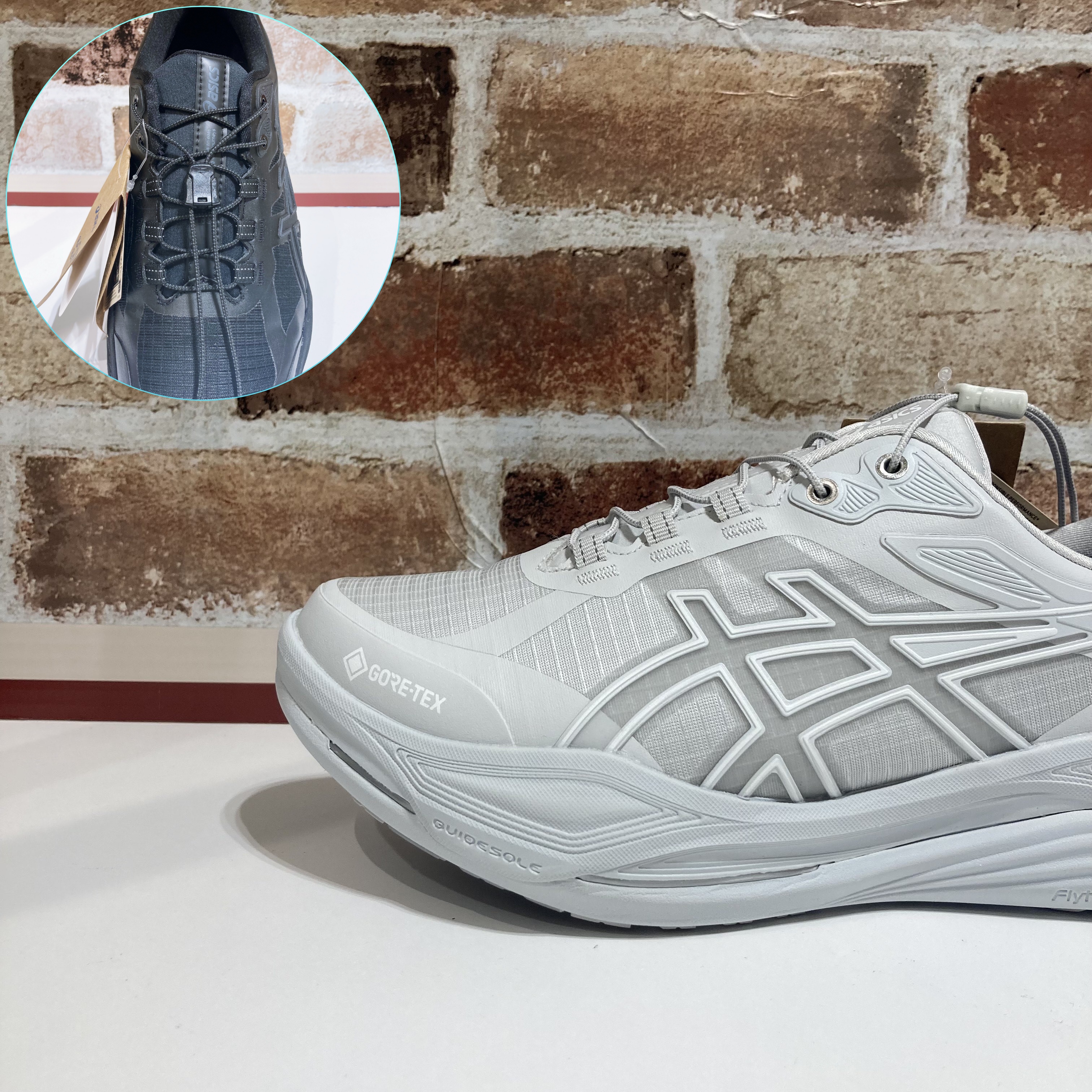 アシックス」 雨の日も足取り軽く♪お出かけをサポートするシューズ