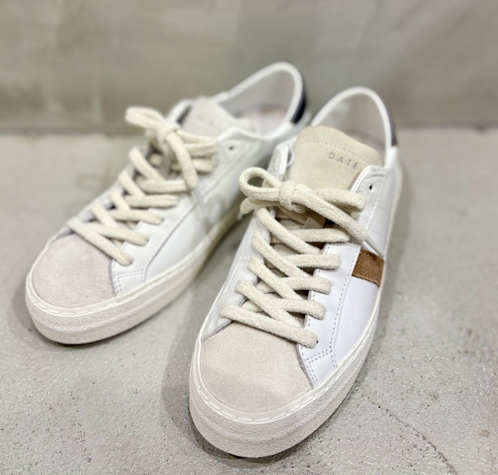 ストレート向けスニーカー