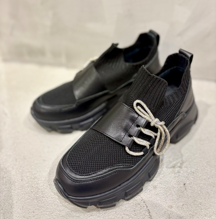 ナチュラル向けスニーカー