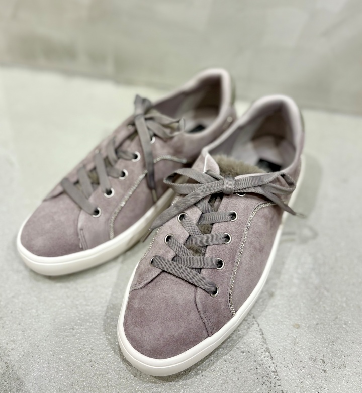 ウェーブ向けスニーカー