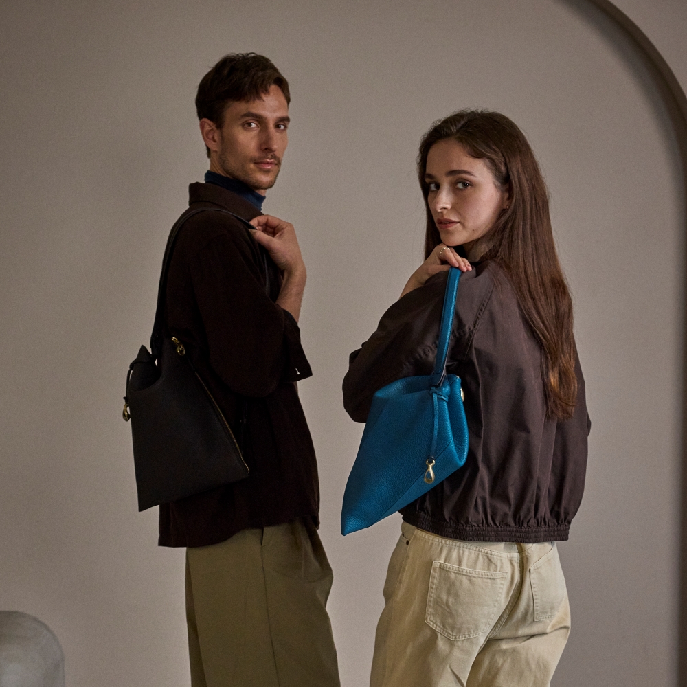 曲線の美を描く、日本製鞄 「ETiAM」 POP UP SHOP | 売場ニュース