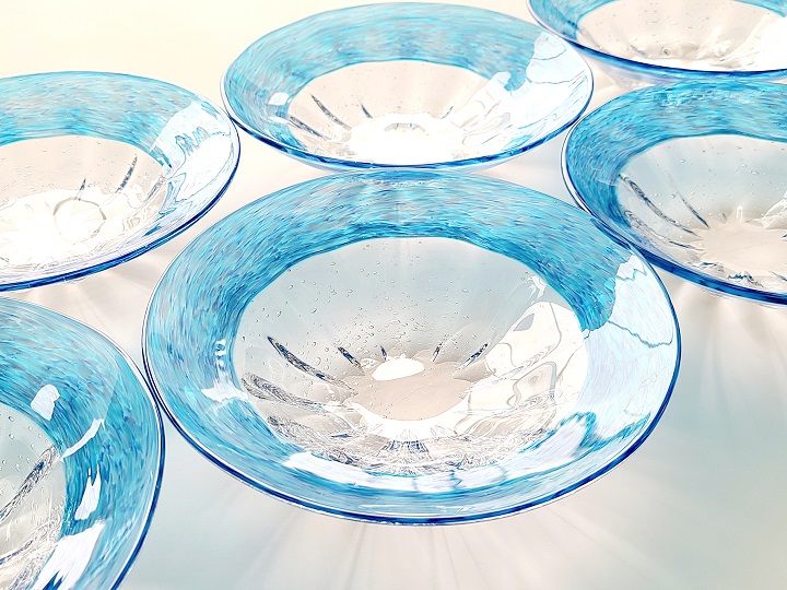 魚型ガラス容器 ＊透明 青色尾びれ きらめきと暮らす 松尾具美 ガラス展 | 売場ニュース | 神戸阪急