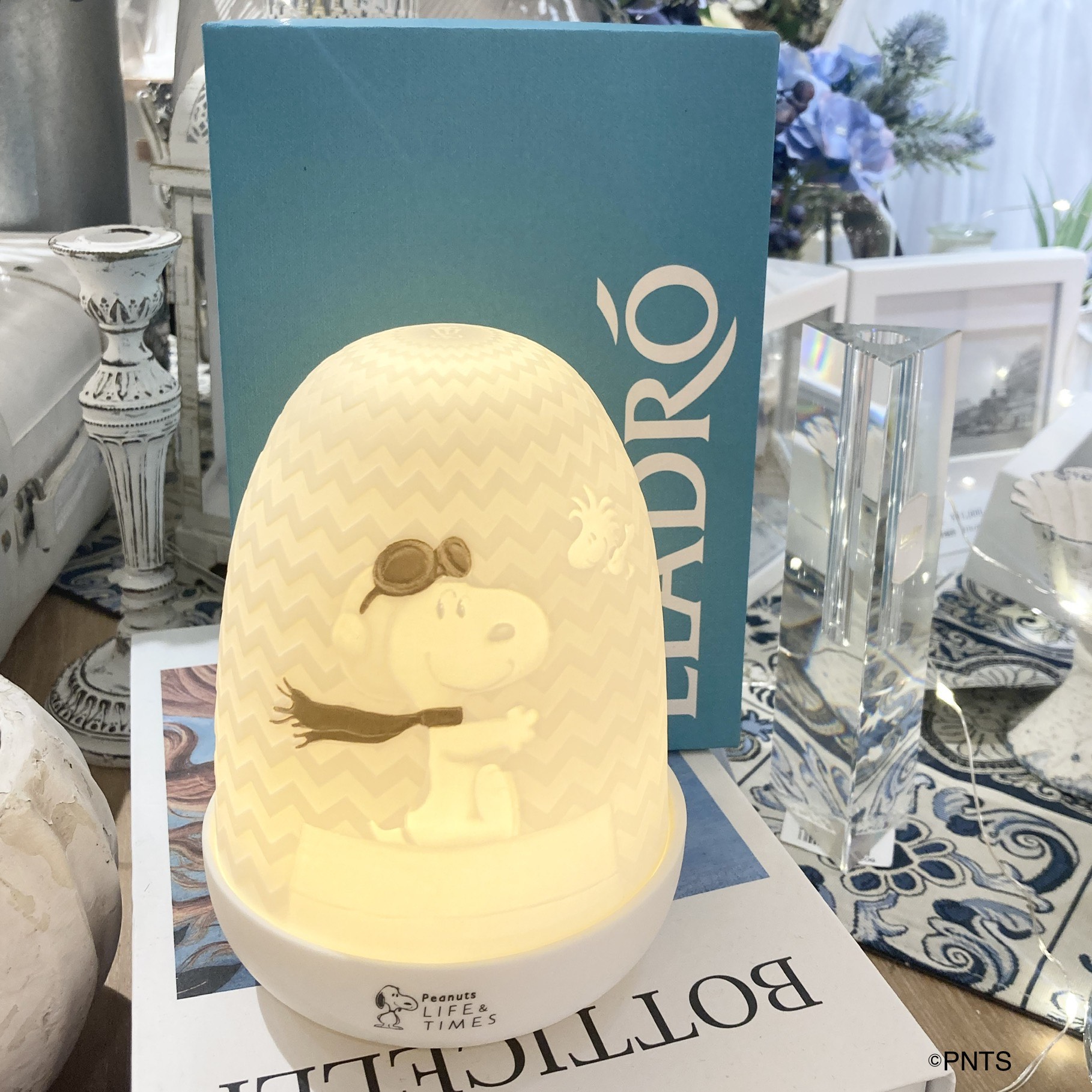 Peanuts LIFE＆TIMES】「リヤドロ」との コラボレーションランプが登場